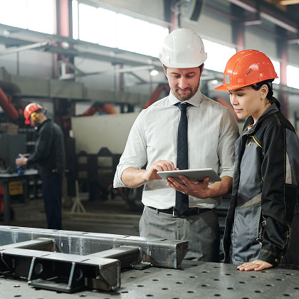 공급망 데이터를 기반으로 한 최적의 자재 소요량 산출 및 생산 운영 최적화 가이드 화면